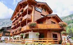 Dream Hotel